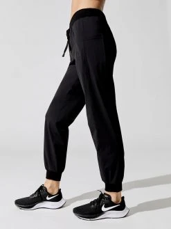 BLANC NOIR New Getaway Jogger