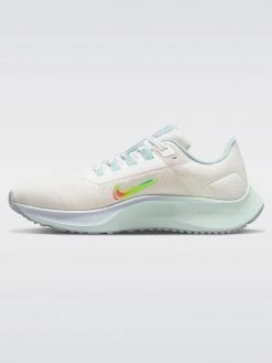 Nike Air Zoom Pegasus 38 Premium Sneaker SUMMER 22 LOOKBOOK