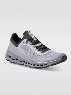 ON Cloudultra Sneaker The Essential Capsule