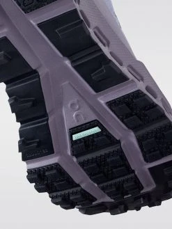 ON Cloudultra Sneaker The Essential Capsule