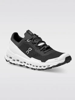 ON Cloudultra Sneaker The Essential Capsule