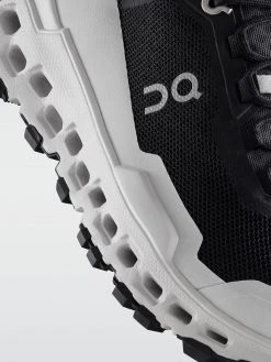 ON Cloudultra Sneaker The Essential Capsule