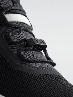 ON Cloudultra Sneaker The Essential Capsule